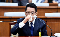 [포토] 물마시는 박지원 국정원장 후보자