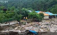 [사건·사고 24시] 아산서 폭우에 휩쓸려 1명 사망·2명 실종…가평 펜션에 토사 덮쳐 일가족 3명 사망 外
