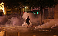 “정부가 테러리스트” 분노한 레바논 군중…정부, 최루탄 쏘며 진압