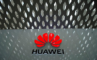 중국 화웨이, 미국 제재에 스마트폰 세계 1위 ‘석달천하’ 그칠 듯