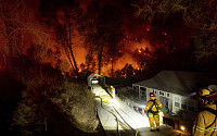 미국 캘리포니아, 마른번개로 인한 산불 일주일째 이어져