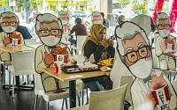 KFC, 64년 된 ‘손가락 빨 정도로 맛있는’ 광고문구 당분간 중단키로