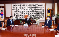 [포토] 여야 원내대표 만난 박병석 의장