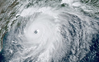 미국에 ‘재앙’ 수준 허리케인 ‘로라’ 상륙 임박...멕시코만 지역 초긴장