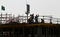 카타르, 월드컵 앞두고 외국인 근로자 처우 개선...중동 첫 최저임금 도입