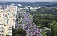 벨라루스 대선 불복 시위 4주 연속 이어져…수도서만 10만 명 이상 참가