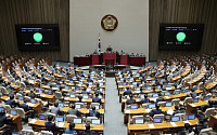 통신비 지원 논란 방어 나선 靑…민주, 부정적 여론에도 원안 고수