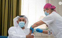 UAE, 중국 시노팜 코로나 백신 긴급 승인…의료진부터 접종