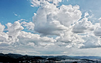 [일기예보] 오늘 날씨, 전국 구름 많고 일부 지역 비 '예상 강수량 최고 80mm'…서울 낮 25도 &quot;미세먼지 농도 '좋음'&quot;