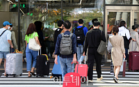 [포토] 김포공항으로 향하는 발걸음