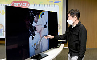 [포토] 미술작품도 TV로 생생하게…삼성 QLED 8K TV, 미술대회 심사에 활용