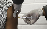 영국 아스트라제네카 코로나19 백신, 노인층에도 강한 면역반응