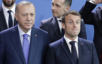 프랑스 테러에 각국 강력 규탄...‘앙숙’ 터키도 “프랑스와 연대하겠다”