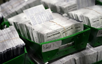 [2020 미국의 선택] 미국 연방법원 “우편투표용지 배송 신속하게” 명령