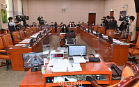 [포토] '10분만에 정회된 여성가족위원회 전체회의'