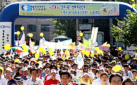 [포토]넥타이마라톤 대회, 힘차게 달리는 참가자들