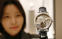 [포토] 갤러리아백화점, 전 세계 단 8점 2억원대 명품 시계 공개