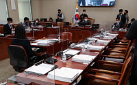 [포토] 텅빈 야당 법사위원들의 자리