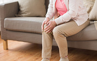 골관절염 통증, 중장년 삶의 질 떨어뜨린다