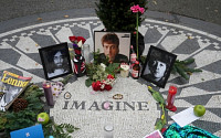 존 레논 40주기...뉴욕 센트럴파크에 어김없이 울려 퍼진 ‘이매진’