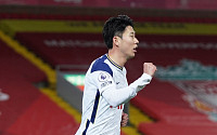 손흥민, 리버풀 상대로 리그 11호골 ‘득점 공동 선두’…팀은 1-2 패배