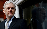 영국, ‘위키리크스’ 설립자 어산지 미국 송환 요청 불허...“자살 위험 있다”
