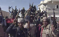 리비아 과도정부 “카다피 사망”(상보)