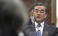 중국 외교부장 “일본, 신장·홍콩 문제에 개입말라” 경고