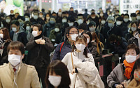 일본, 신규 확진 나흘 만에 6000명대 진입…'준긴급사태' 지정 검토