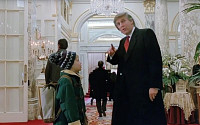 영화 ‘나 홀로 집에’ 트럼프 장면 통편집에 맥컬리 컬킨 “브라보”