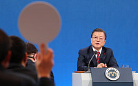 “안 맞으면 입양 아동을 바꾼다든지…” 문재인 대통령 발언 파장