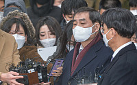 [포토] 질문에 답하는 이재용 부회장 측 변호인