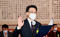 [포토] 선서하는 김진욱 공수처장 후보자