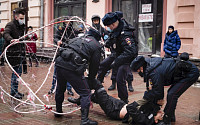 러시아 100여 개 도시서 반정부 시위…3500명 체포