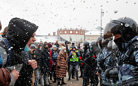 러시아 전역서 “나발니 석방하라” 시위…5000여 명 체포