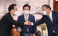 [포토] 인사하는 박병석 의장과 여야 원내대표