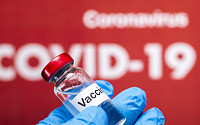 중국서 가짜 코로나 백신 등장…식염수 채운 백신에 '거센 비난 여론'
