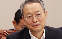 ‘원전 경제성 조작 의혹’ 백운규 전 장관 8일 구속 판가름