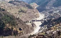 인도, ‘히말라야 빙하’ 무너져 댐 강타… 100~150명 실종 추정