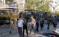미얀마 군경, 시위대에 고무탄 발포…시위 진압 수위 높여