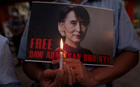 미얀마 경찰, 수치 고문 추가 기소...장기 구금 수순