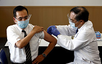 일본, 오늘부터 화이자 백신 접종 시작…의료 종사자 4만 명 대상