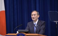 스가 일본 총리, ‘장남 스캔들’ 일파만파…경질·징계에 사과까지