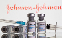 ‘1회 접종’ 존슨앤드존슨 백신 긴급사용 초읽기...FDA, 예방효과·안전성 인정
