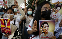 미얀마 군부 쿠데타 한달…약 30명 사망·아웅산 수치 법원 첫 심리