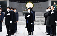 [포토] 국민의례하는 박영선 민주당 서울시장 후보