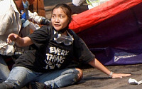미얀마 군부, 시위 중 숨진 19세 소녀 시신도 파헤쳐…“군경 무기 아닐 것”