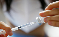 해외서 아스트라제네카 백신 접종 잇단 중단...‘유해현상’과 ‘부작용’ 차이부터 짚어야 불안 해소