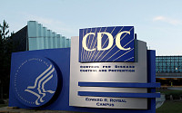 미국 CDC “백신 접종 완료자, 소규모 모임 때 마스크 안 써도 돼”
