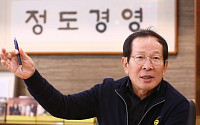 권원강 교촌에프앤비 창업주, 100억 원 사재 출연해 사회환원